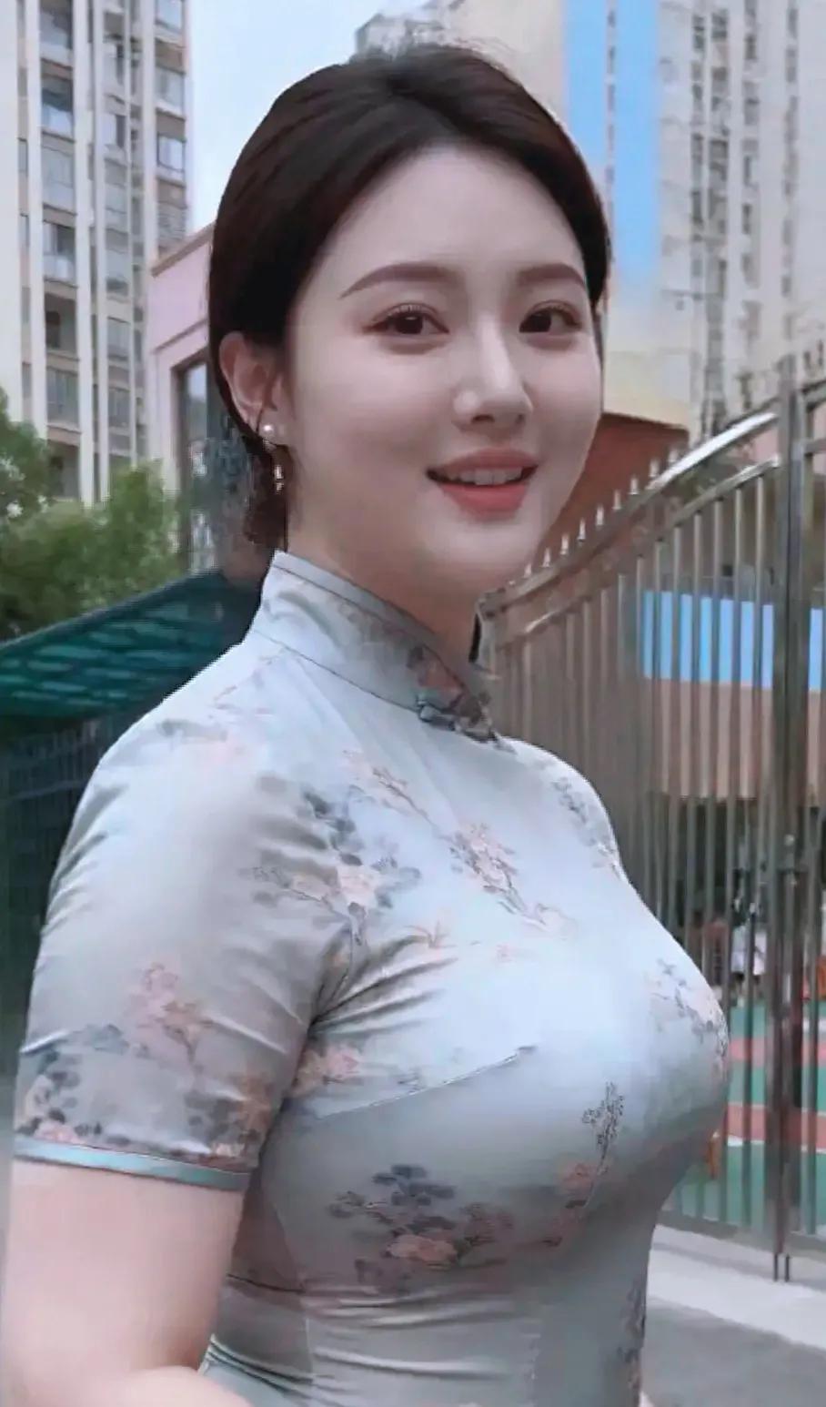 旗袍是满族人对中国的一大贡献！
公元1644年，满族人入主中原，独具民族特色的旗