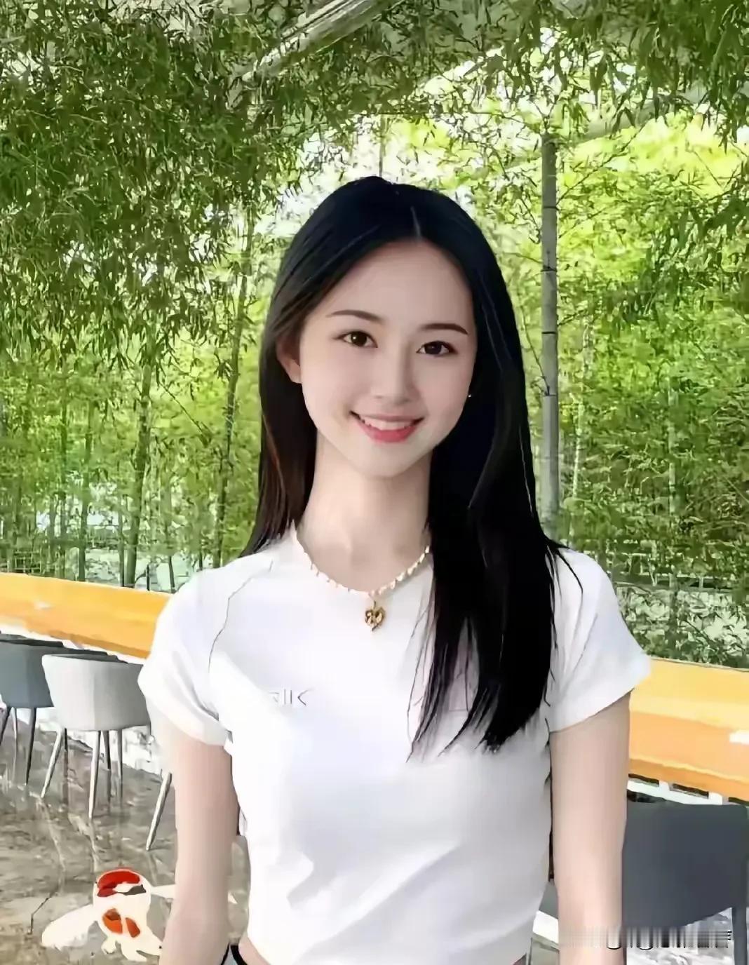 老师并不都是为人师表，有些老师也会出去找小三，让人们觉得不可思议。
     我