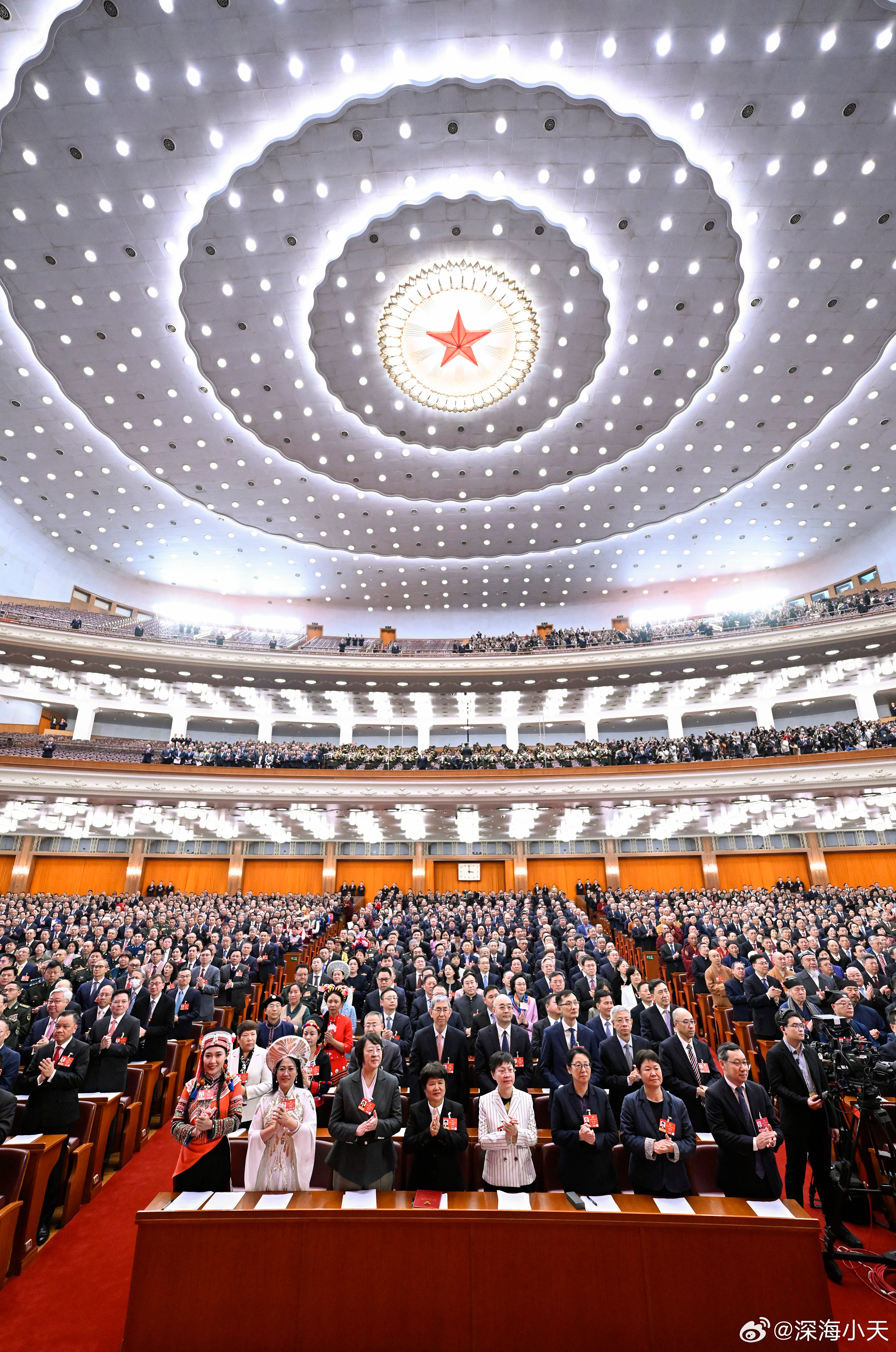 给爱国爱港，经过大风大浪考验，立场坚定的点赞粤港澳大湾区两会