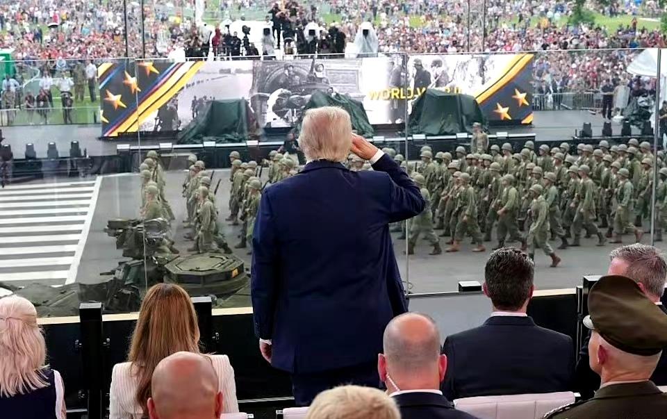 美媒报道，五角大楼近日发布国防战略显示，美国将聚焦本土安全、淡化与华对抗。大意就