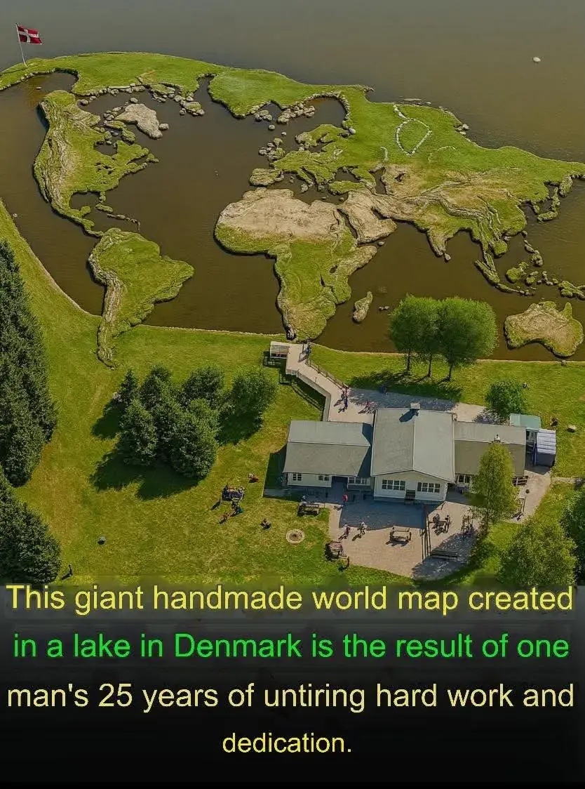 棒在一个湖里创作的一幅巨大的手工世界地图，这是一个丹麦人用了25年不懈努力和奉献