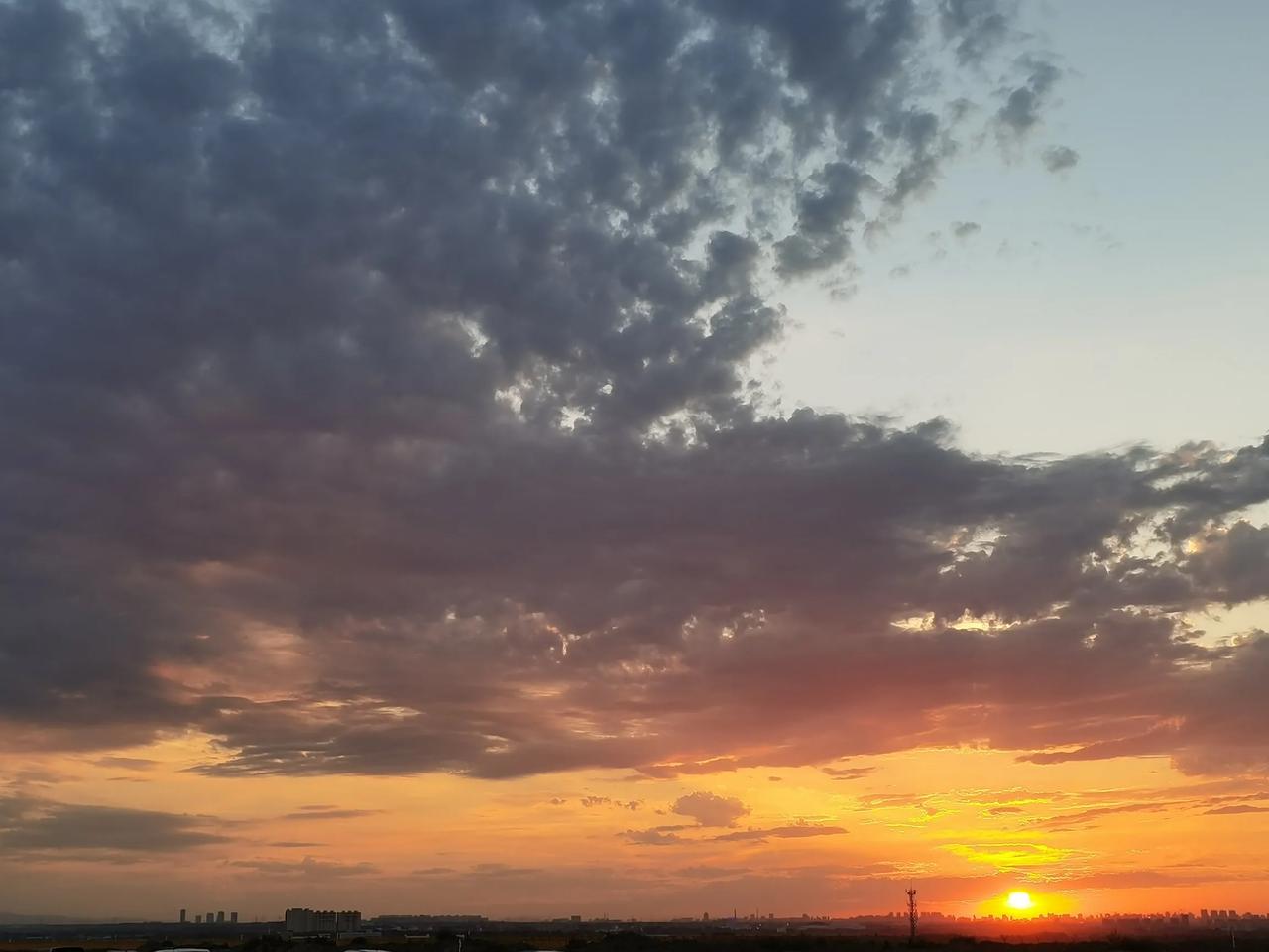 #分享几张干净的天空照片#