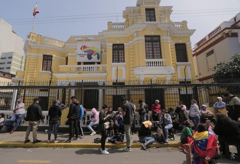 委内瑞拉这是咋了，居然开始用油轮浮动存储积压原油？原来，美国的制裁和扣押油轮操作