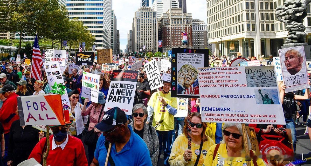 全美再次爆发反对特朗普集会，有数百万美国人参加反对国王”集会！10月19，上午看