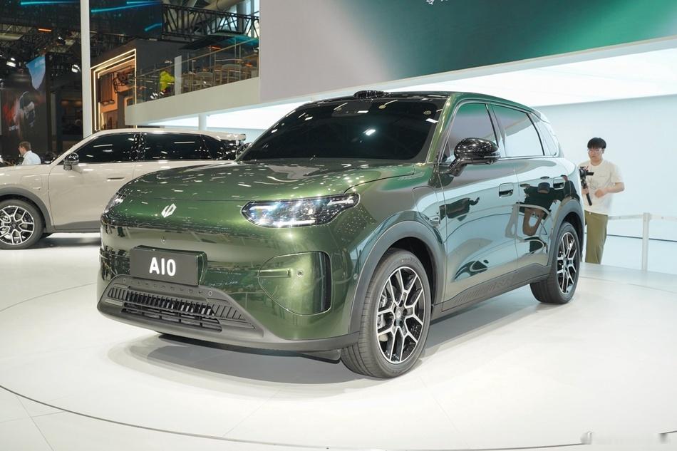 零跑A10续航信息曝光 日前，在最新发布的《第二十七批减免车辆购置税的新能源汽车