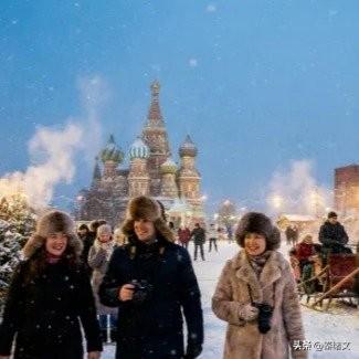 免签去俄罗斯抄底？第一批中产傻眼：断网24小时，五星价住路边摊
 
中俄互免签一