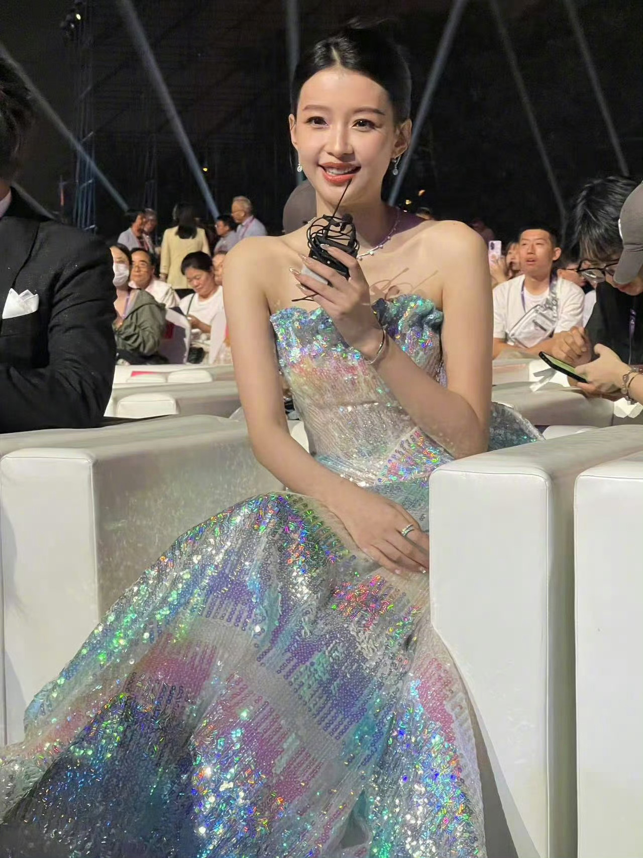 孙怡这件人鱼姬礼服长裙美出天际[憧憬]，完完全全的少女感[好喜欢] 