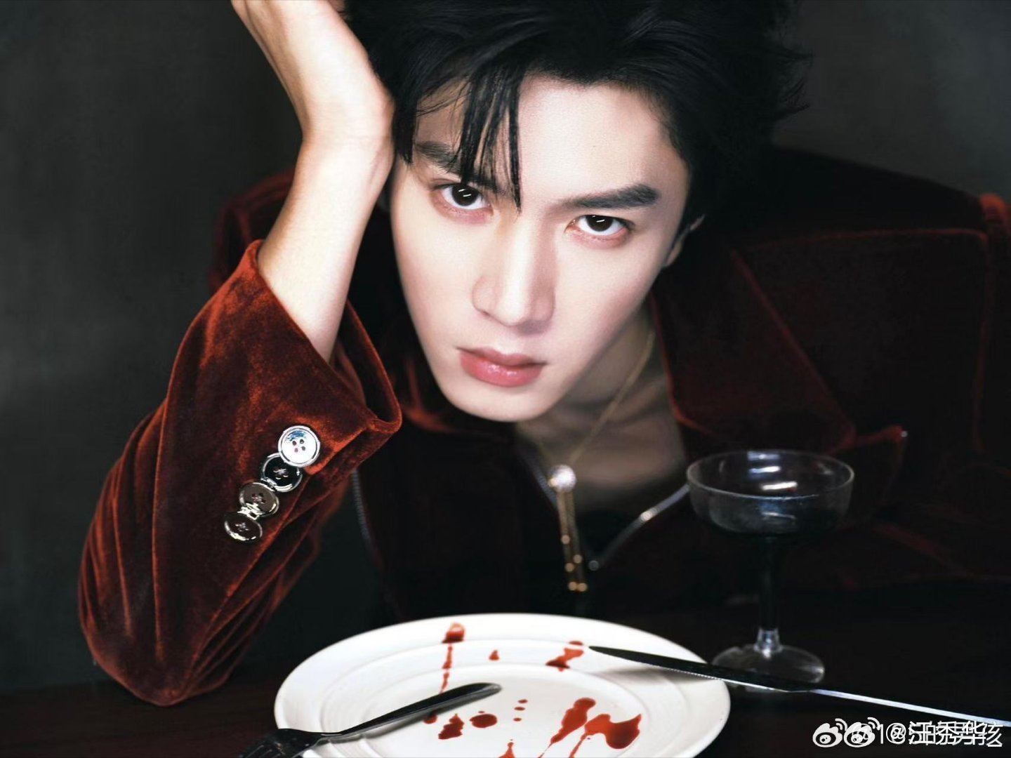 陈哲远 病娇少爷陈哲远疯批少爷感自带小说男主气场的他，将贵气与疯批感融合得恰到好