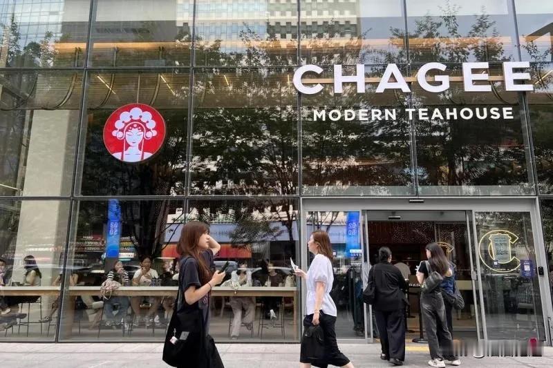 新加坡联合早报报道，近年来，韩国社会反华情绪持续升温，中国品牌却在韩国消费市场逆