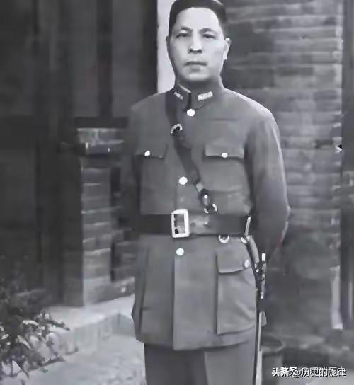 1947年蒋介石亲自打电话征召，部下当场硬拒！不敢罚也不敢骂，看懂才知他最清醒