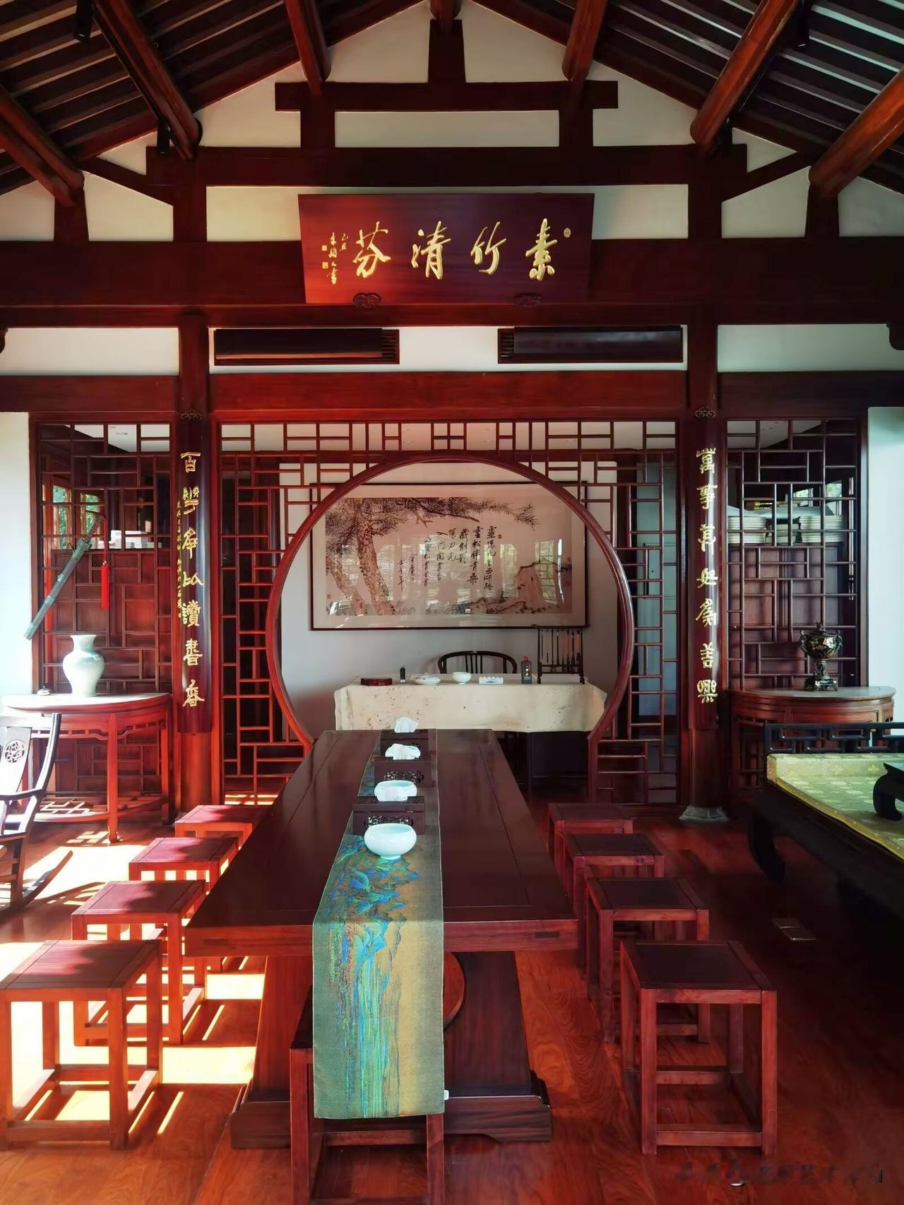 推荐杭州市云松书舍，云松书舍位于杭州市西湖区灵隐路，是由作家查良镛（金庸）先生于