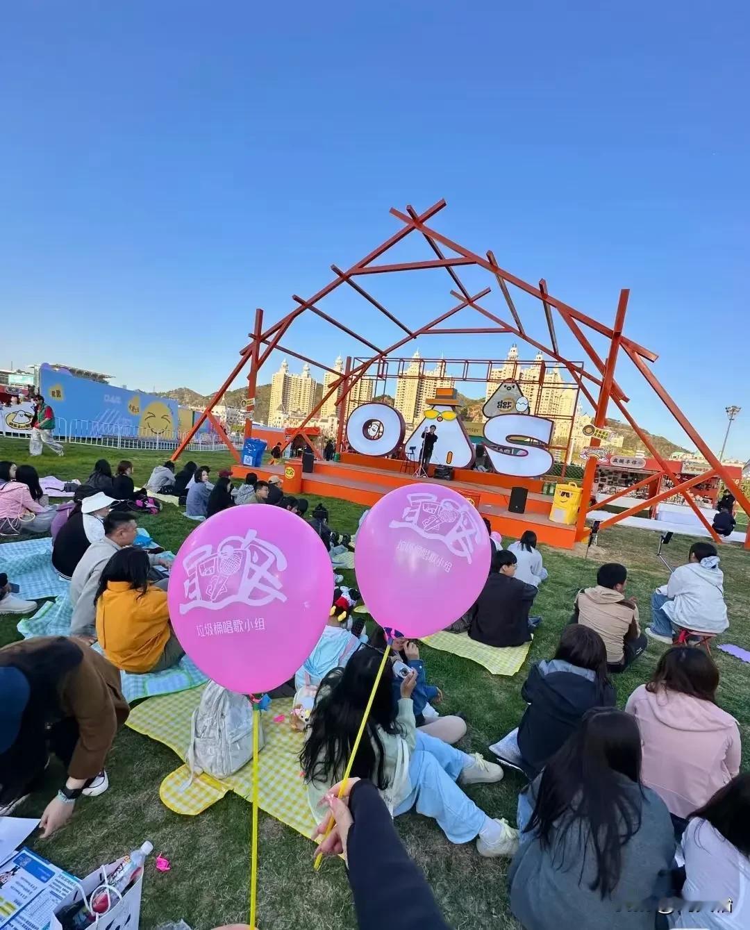 大连身边事 
五一假期去哪的人都挺多的，大连这里到处都有市集，市集里有各式各样的