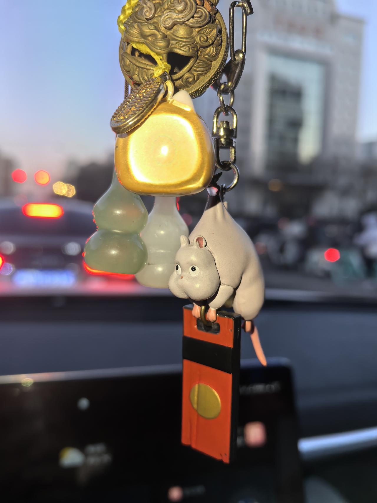 一个宫崎骏，用自己的创意为无数人创造了商业机会——一切利益的缘起，都是他对世界的