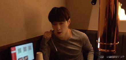 张艺兴也是老吃家啊张艺兴这 vlog 太 “危险” 了！饿的时候绝对不能看！米饭