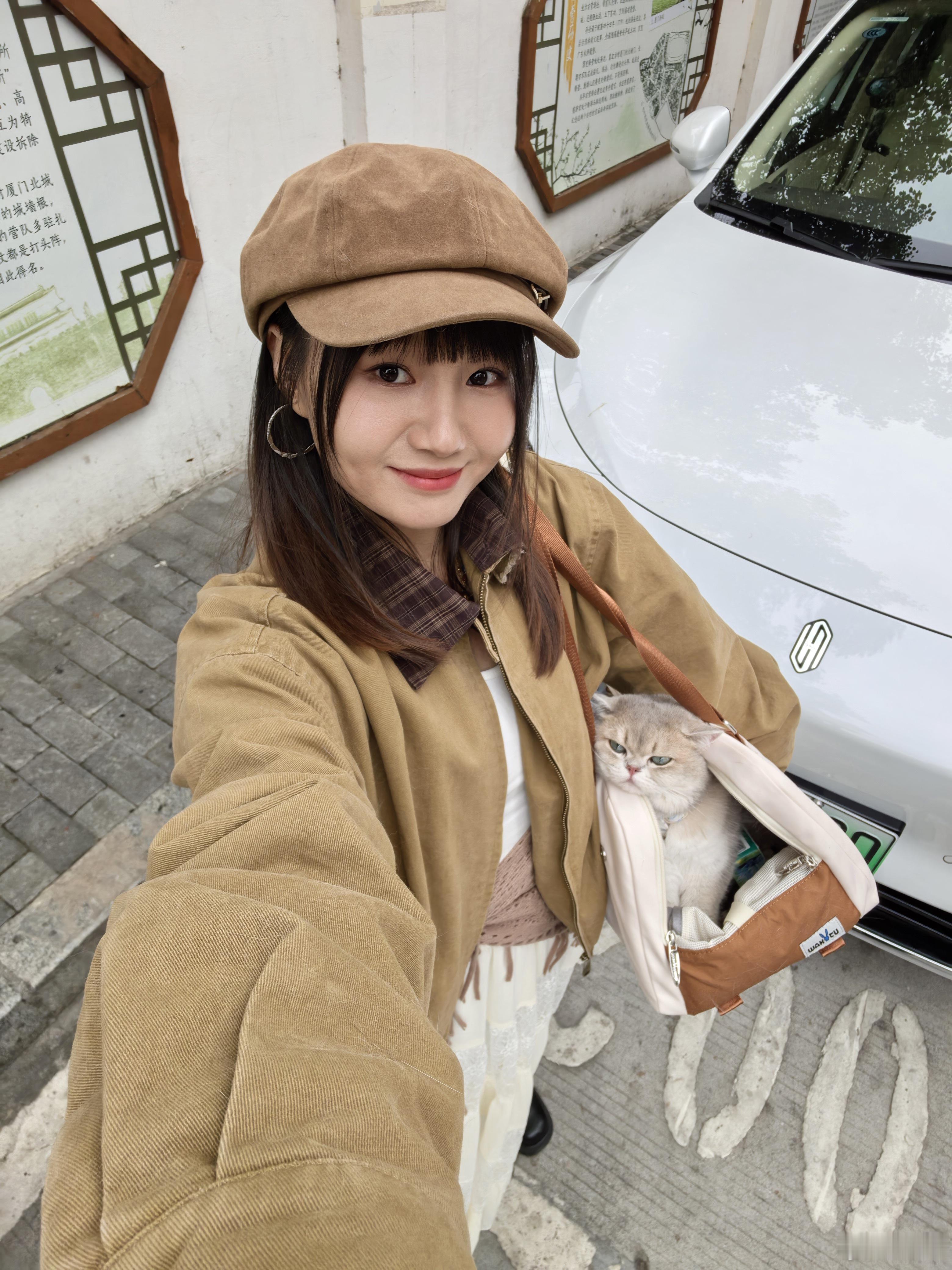 今天是街上最靓的仔！又带林妹妹逛gai了，看她刚睡醒一脸懵 