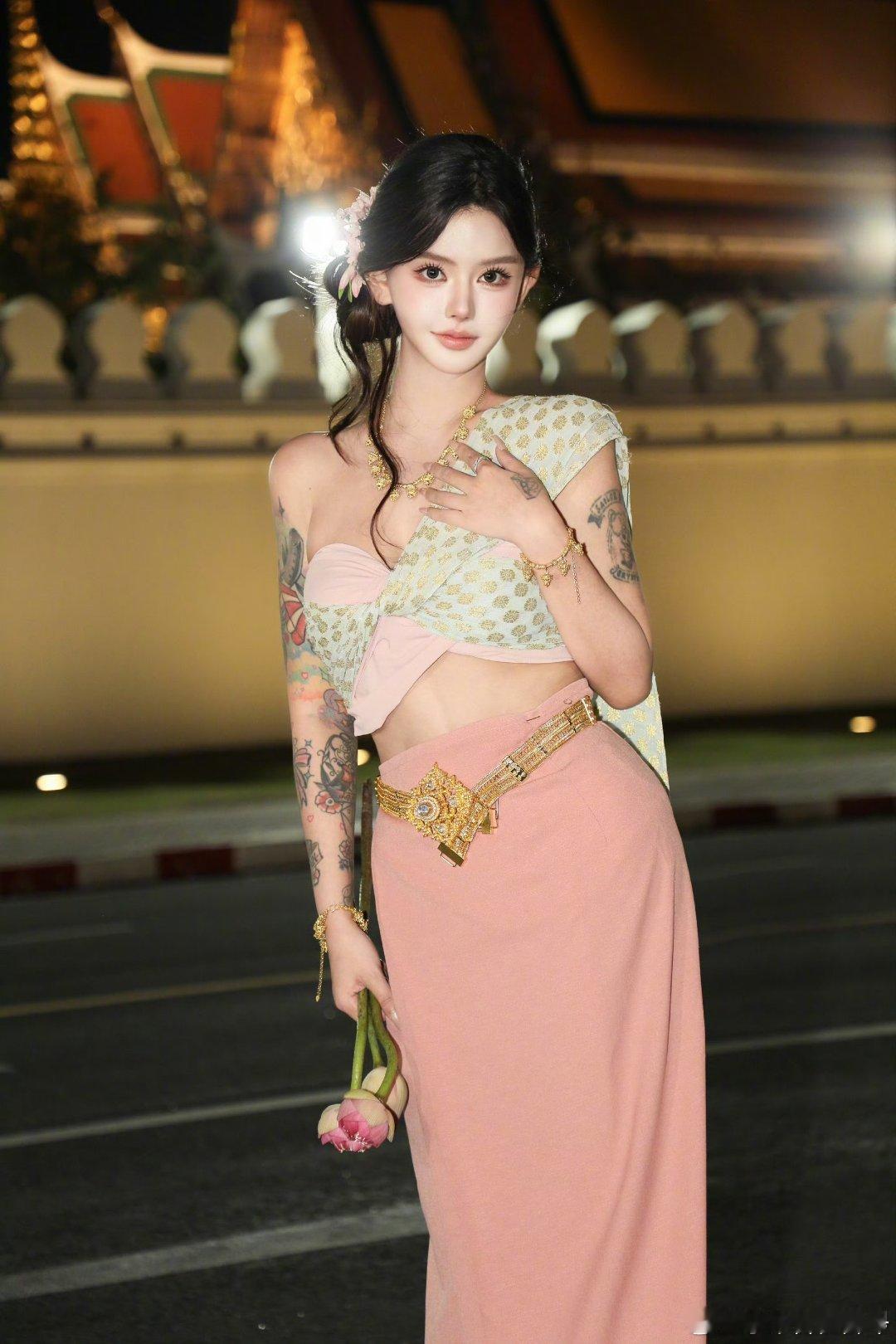 韩安冉说过年前要把所有的纹身洗了！韩安冉