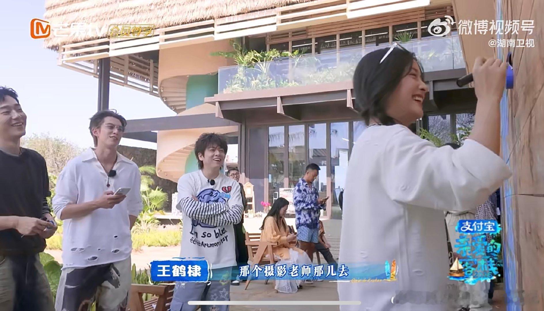 武艺说沈月净化了我的眼睛亲爱的客栈沈月画画超认真，武艺在线夸夸：你净化了我的眼睛