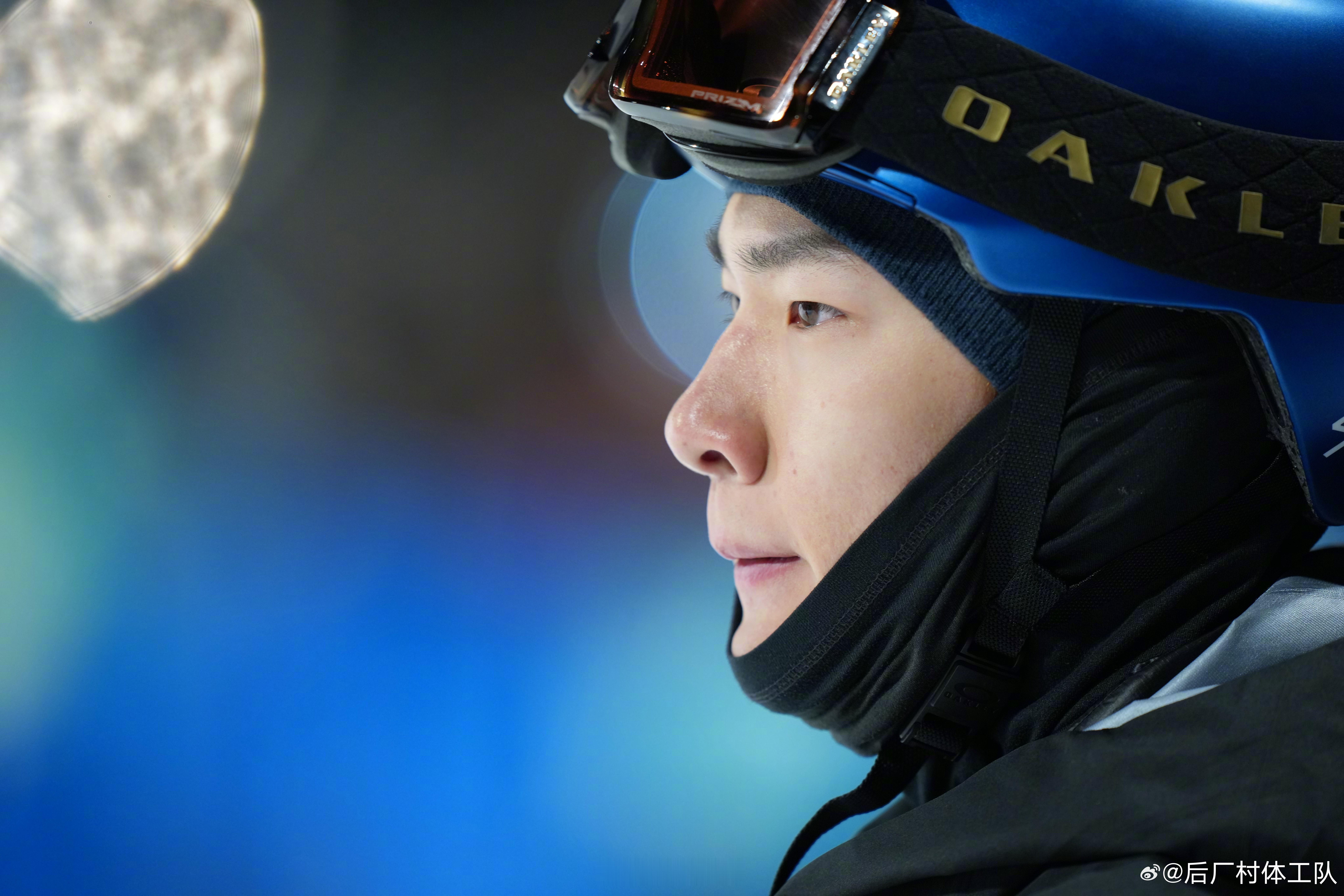 苏翊鸣说对得起自己苏翊鸣说最强大的祖国在背后 骄傲&自豪！苏翊鸣回应大跳台铜牌，