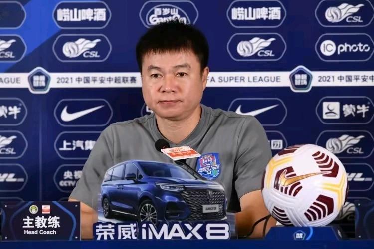 不敌10人国安，媒体人：至少今天这比赛看，于根伟就是个大草包啊，天津大部分时间围