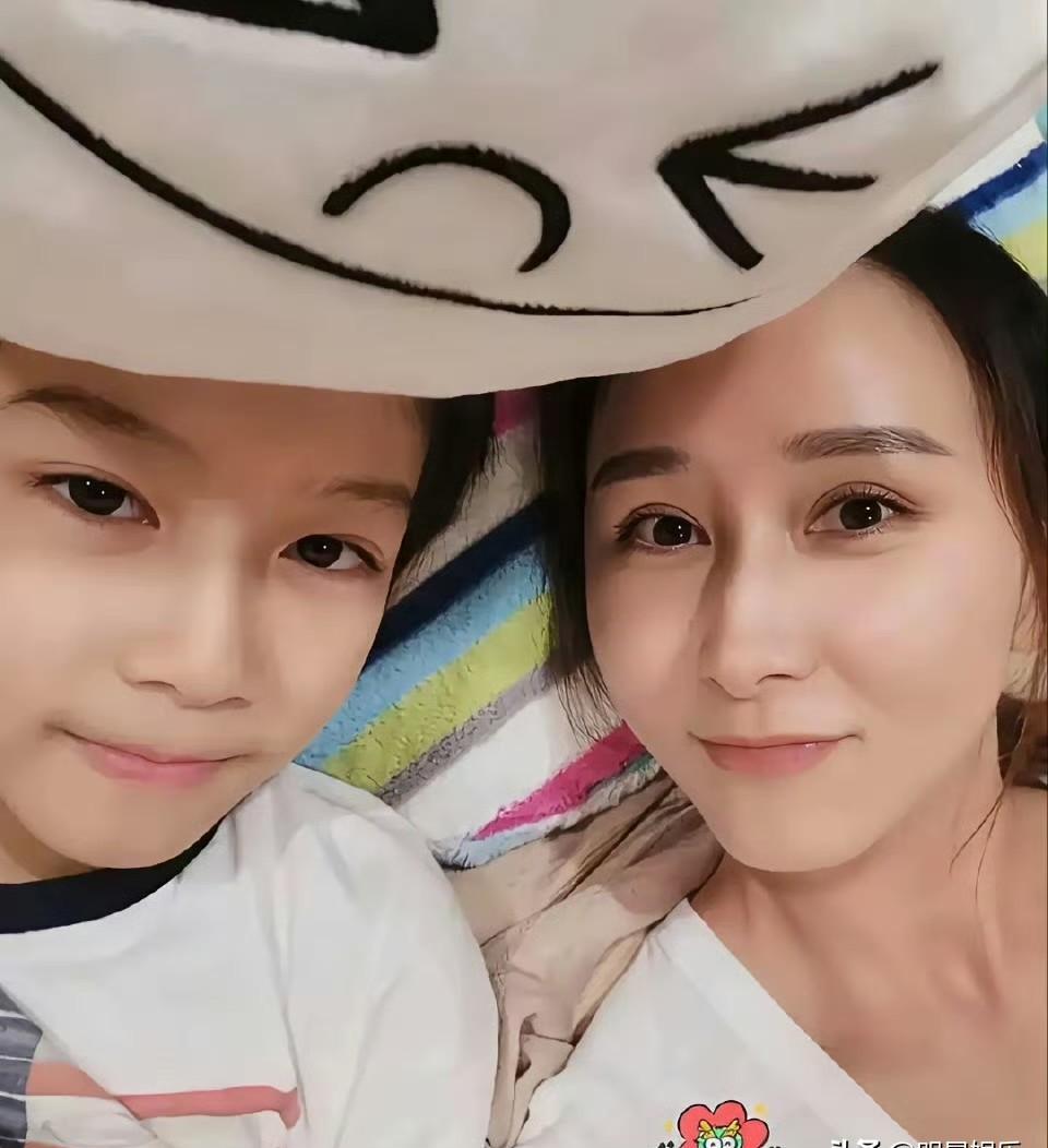 你敢信？
“牛魔王”这小名，当年胡静喊出口，谁想到，14年过去，他真成了个“妖孽