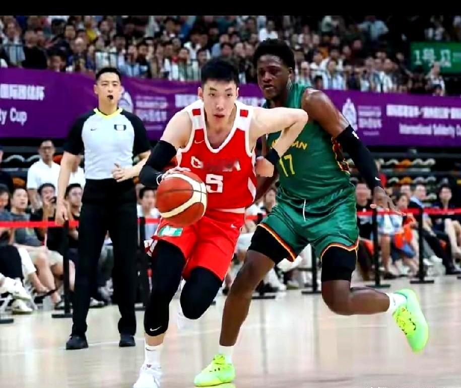 本场一共有四名球员得分上双，中国男篮却差点没赢。

三战全胜，听着挺好，但过程让