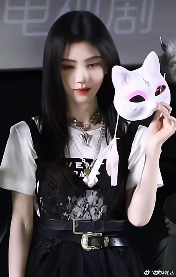 鞠婧祎有效摘面具鞠婧祎狐狸面具 鞠婧祎有效摘面具，美晕了啊 月鳞绮纪直播