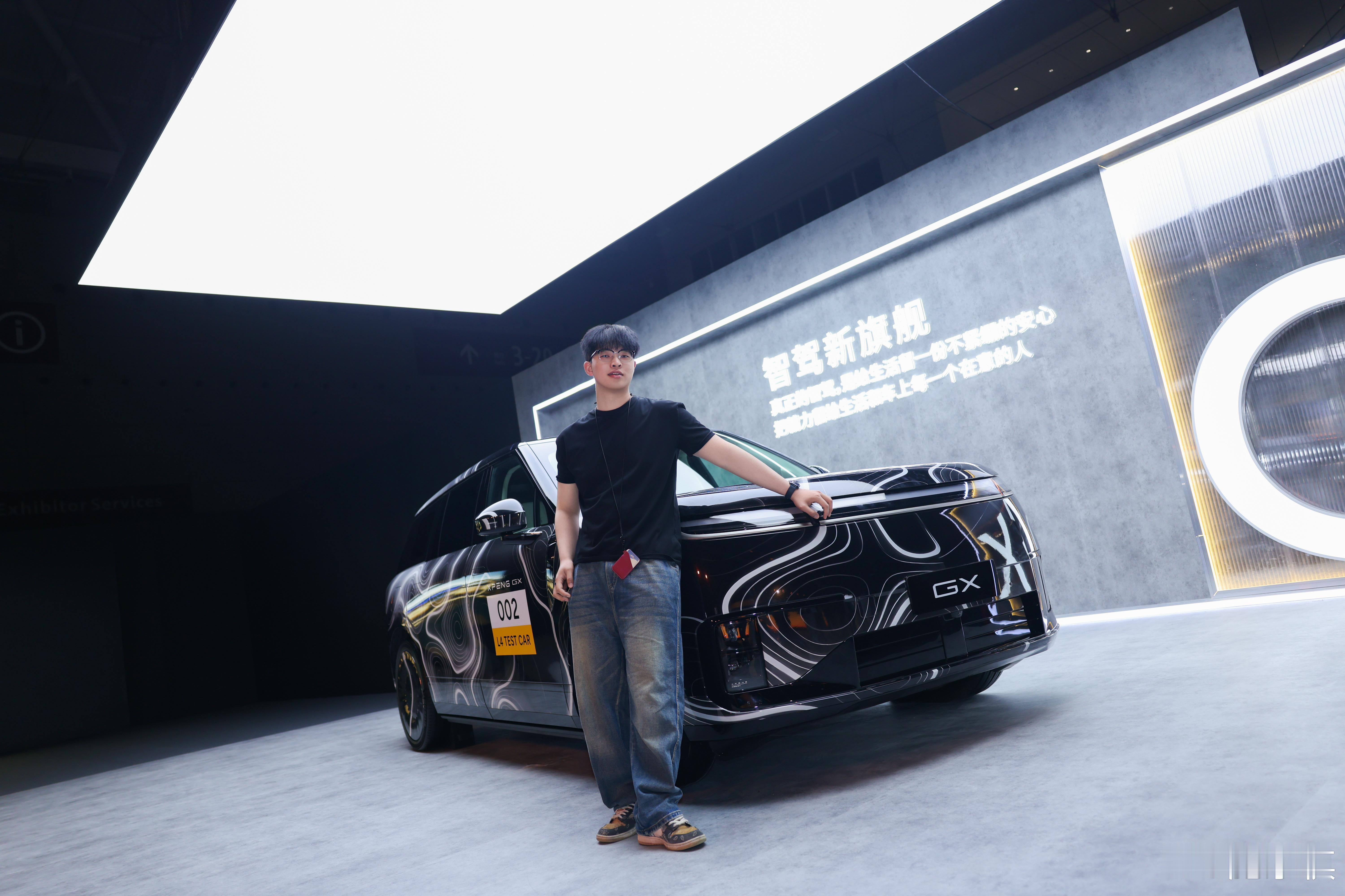 来张小鹏GX的帅照，你们觉得是车帅还是人帅？ 