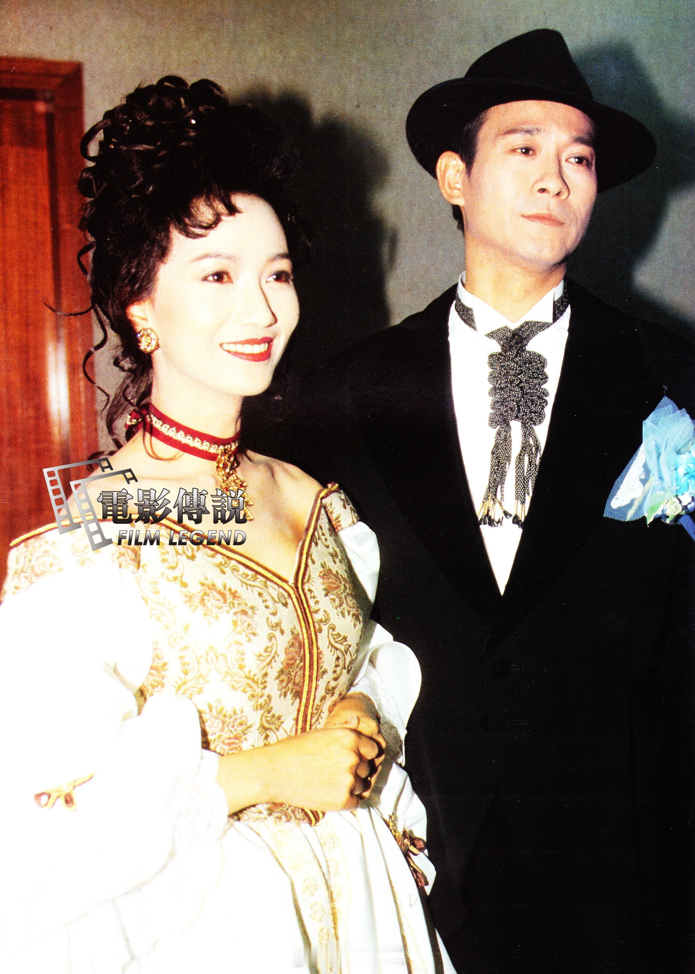 #電影傳說扫描# 1993年，TVB “万千星辉贺台庆” 后台：#赵雅芝##郑少