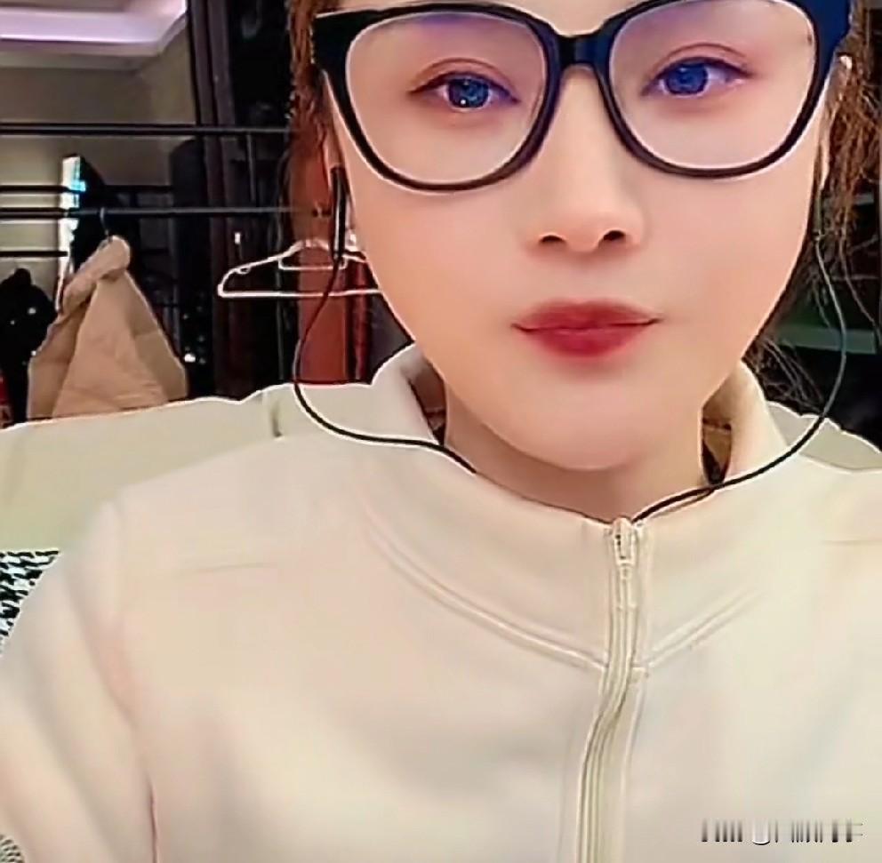 沈曼喊话629艺人，你们别挂愣我，谁也不惯着！

           沈曼喊话