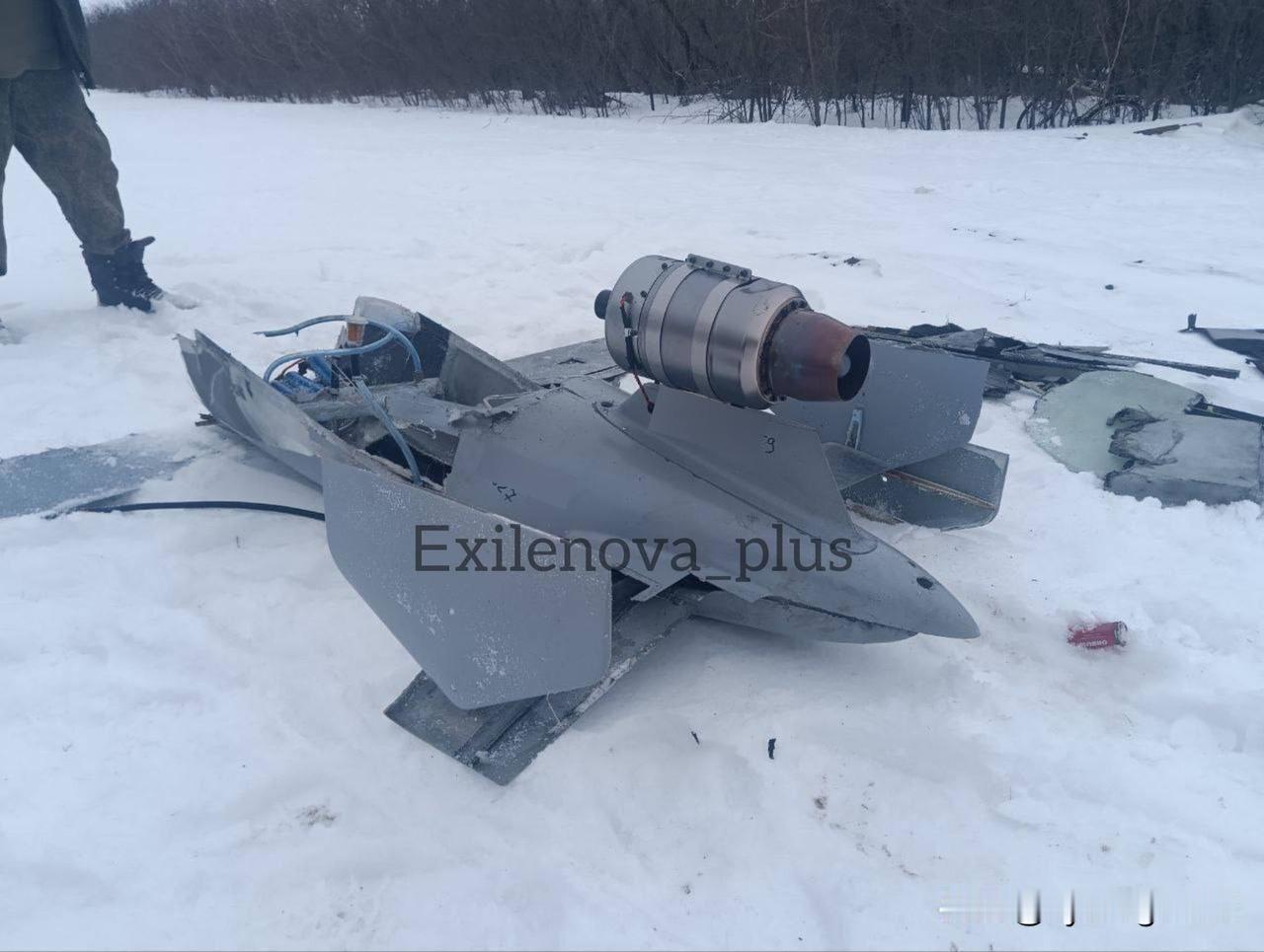 在俄罗斯境内发现的乌克兰巴尔斯自杀式无人机残骸。