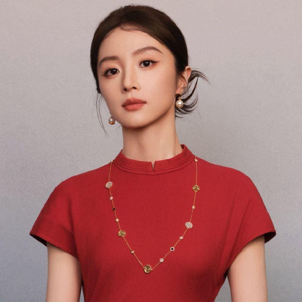 胡冰卿的美是公认的，且随着时间推移，其独特的“清冷系”和“淡颜”气质愈发受到赞赏