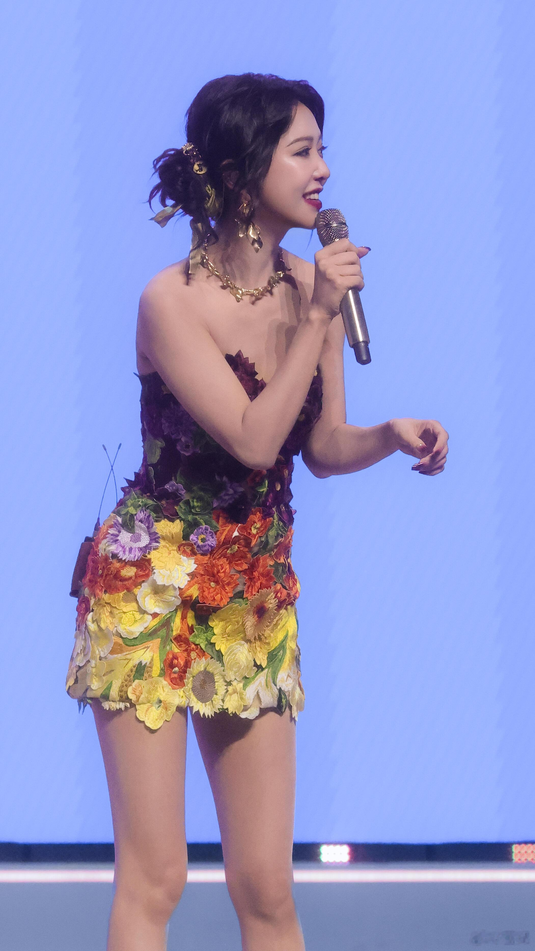 薛凯琪 🎵 TME年会演出，丝腿好滑 