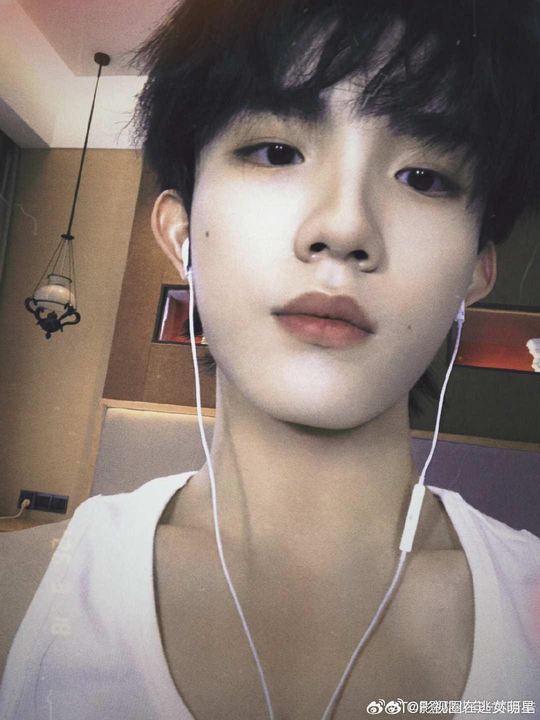 苏新皓三种不同氛围感照片苏新皓三种氛围感照片 苏新皓三种不同氛围感照片：美食、自