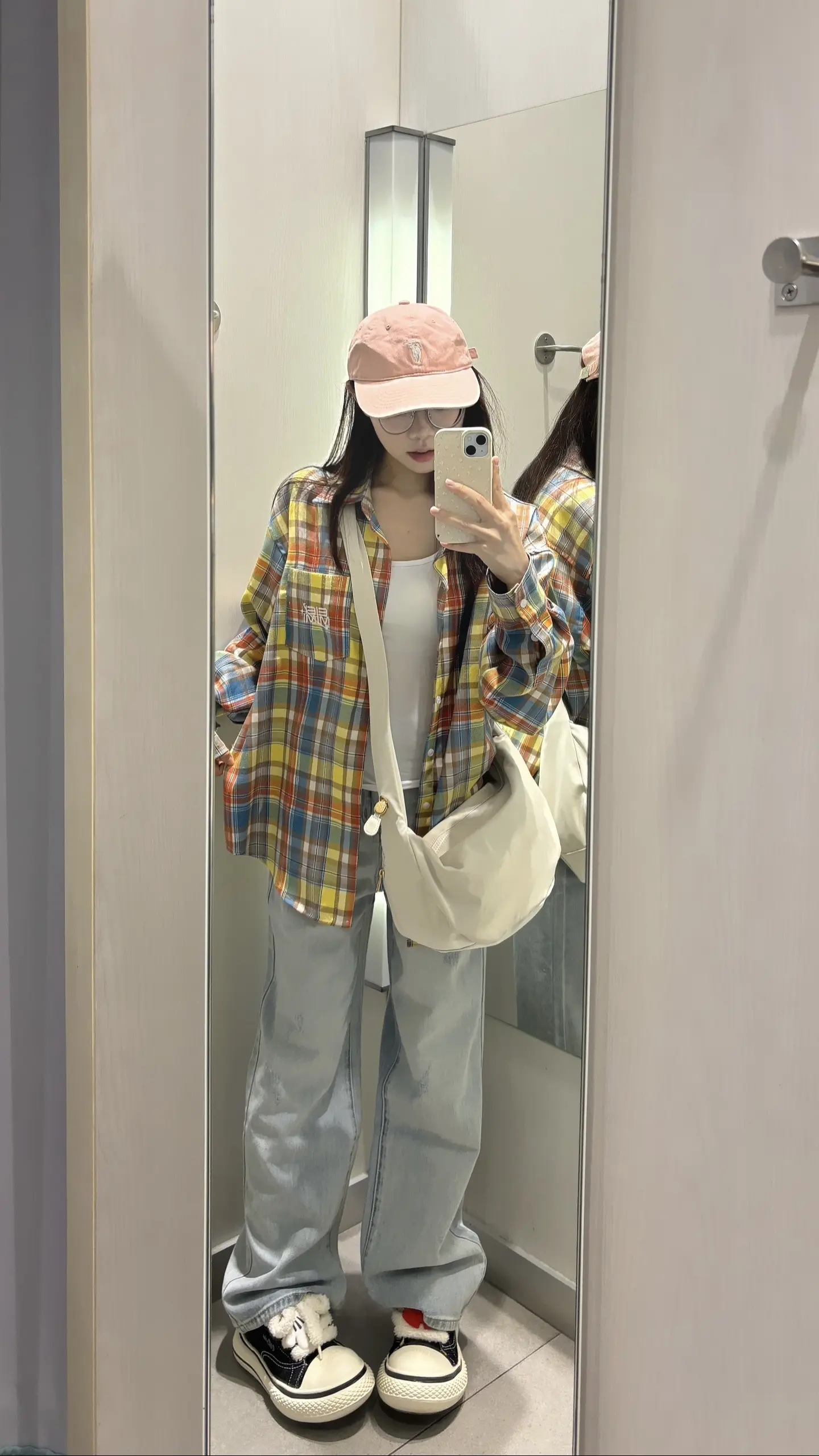 幸福不需要条件 你在我身边我就很开心。