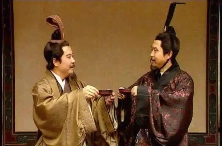 刘璋投降后,刘备是如何安置他的?刘璋投降以后，刘备将刘璋安置在公安，把他的财物、