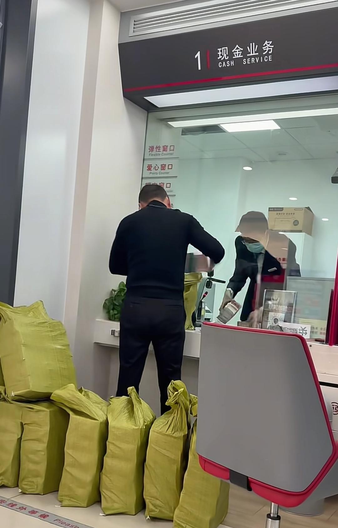 最价值的搬运工
今天老板发年终奖，说要发红票票，叫我一起去，我想都没有想就上车了