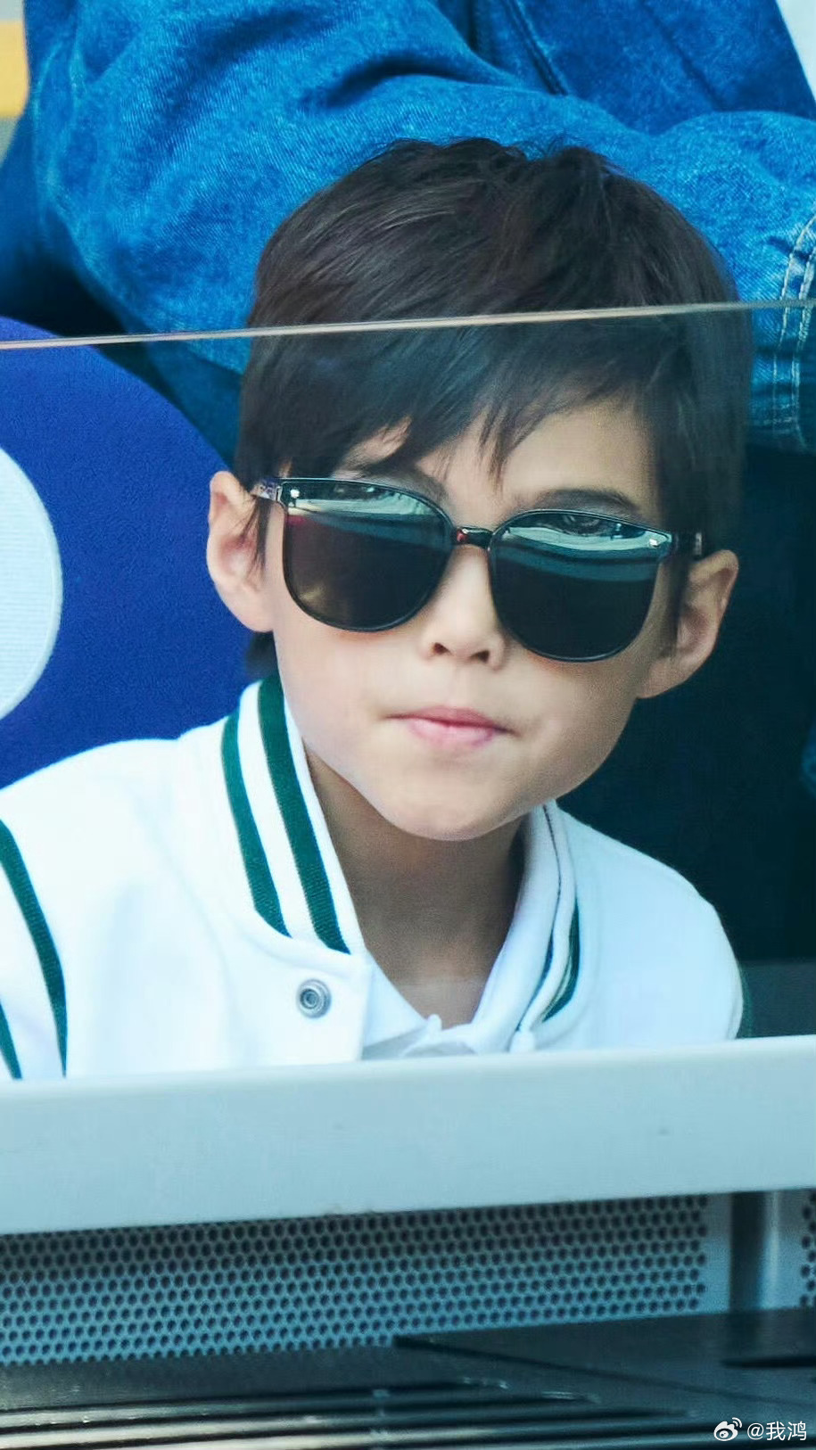 杰伦的儿子罗密欧，真的是既像杰伦，也像昆凌，一眼像。周杰伦和昆凌好有夫妻相