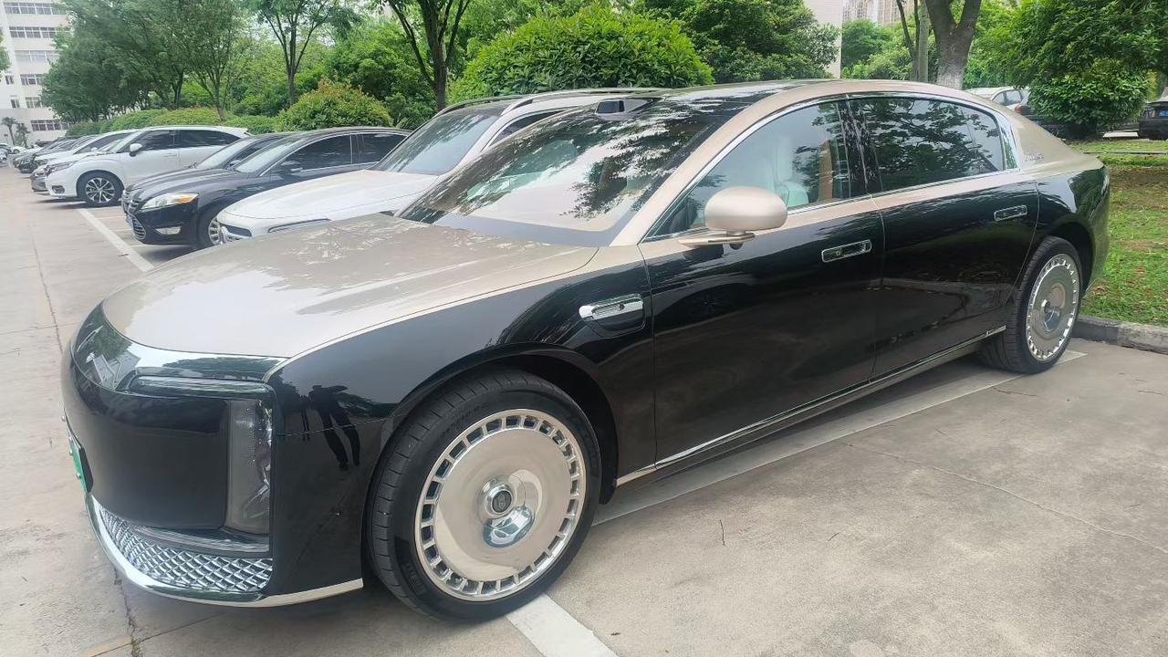 体验100多的豪华新标杆，1000扭矩提速是真猛[强]