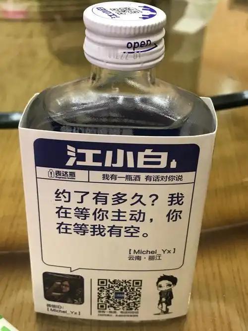 昨天和曾经的老同事们聚餐，选了一家大家都熟悉的餐馆。饭桌上，大家回忆起以前一起奋