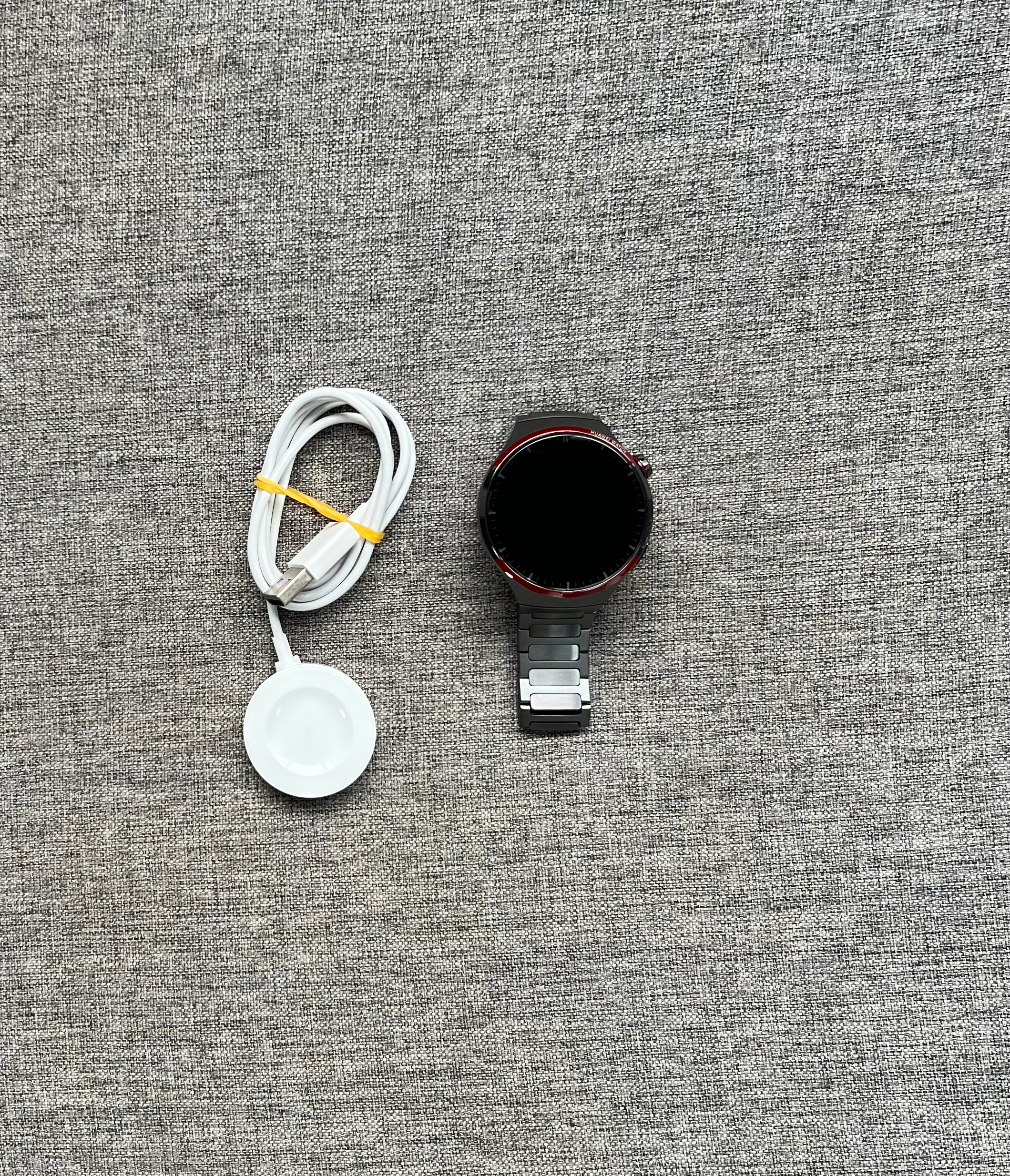 华为Watch4 Pro 太空探索版 eSIM 深灰色，99新，带原装充电底座，