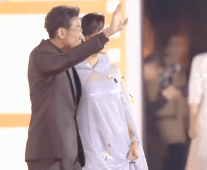 “咸丰”和“婉容”跨时空相聚——陈冲 与梁家辉亮相2025金鸡奖闭幕红毯 ，CC