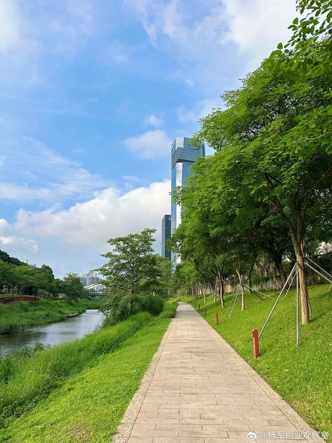 核心痛点：为什么你给的股份，留不住人？因为你混淆了“雇佣关系”与“合伙关系”。员