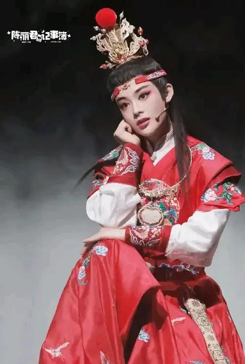 为什么说陈丽君塌房，早早就注定了

最近，陈丽君因为长子长孙的言论，让她开始塌房