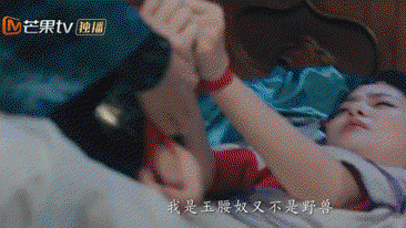 在你眉梢种红豆开播 在你眉梢种红豆初遇是防备，相处是试探，情深是宿命，明明隔着人