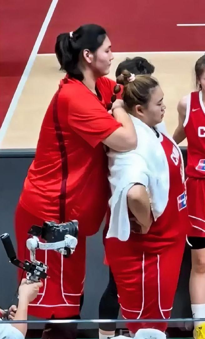 150公斤的张子宇与130公斤的刘禹彤最大的区别：

张子宇胆子小，不敢强攻。