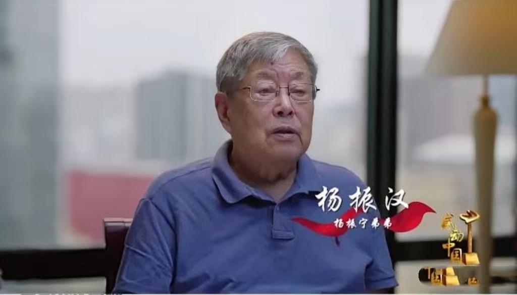 关于杨振宁的弟弟杨振汉，

我发现了个耐人寻味的地方！

他从小喜欢机械，上海交