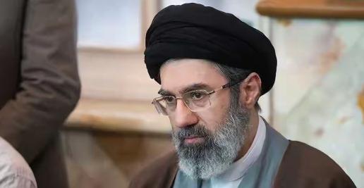 哈梅内伊次子穆杰塔巴发表公开讲话，称他已经正式接任最高领袖一职，当外界还在猜测他