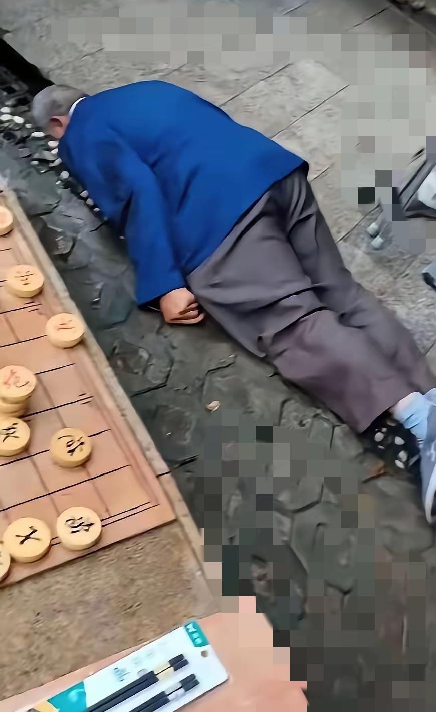 看完攀枝花老人倒地无人上前的场景，心里满是无奈。
       路人并非冷漠无情