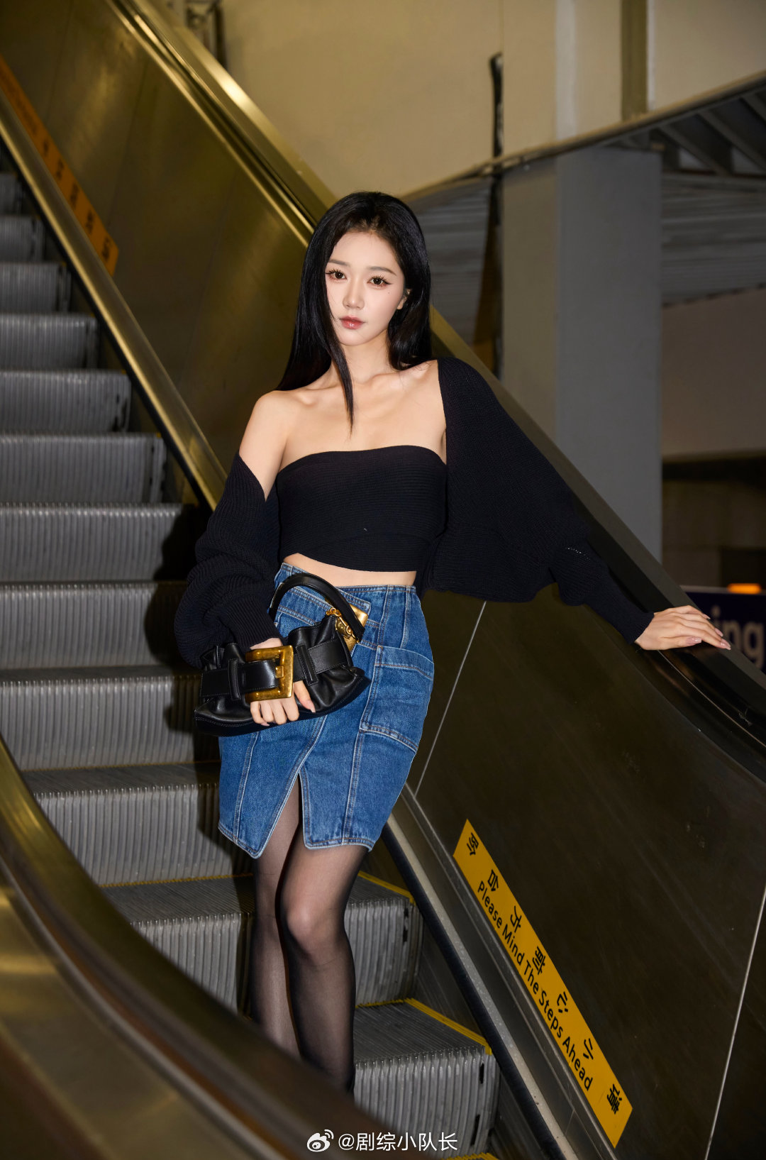 时装周季开启，岳雨婷首战巴黎，拿下BALMAIN和ELIE SAAB两场大秀。出