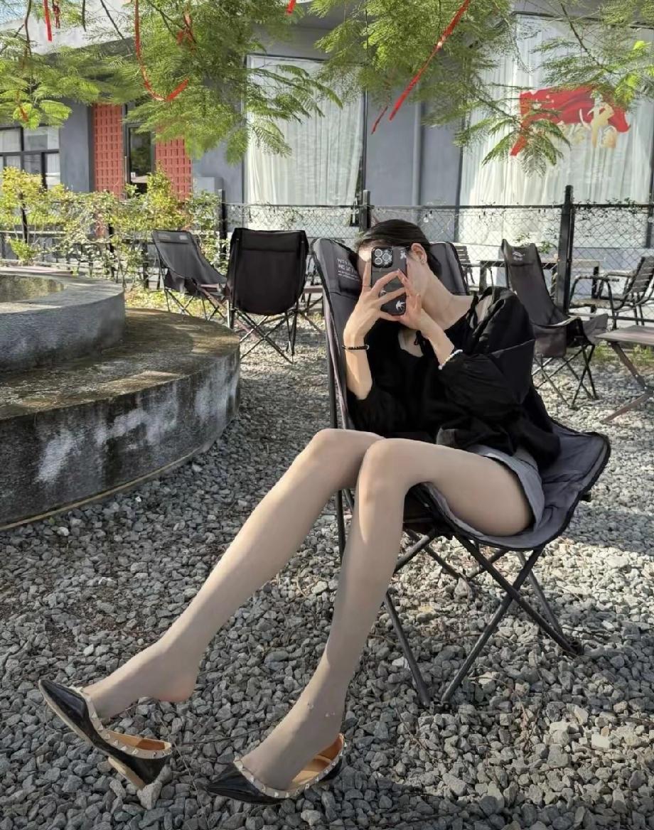 人生哪能都如意
万事只求半称心
酸甜苦辣都尝遍
才算活过这一程
人这辈子别贪心